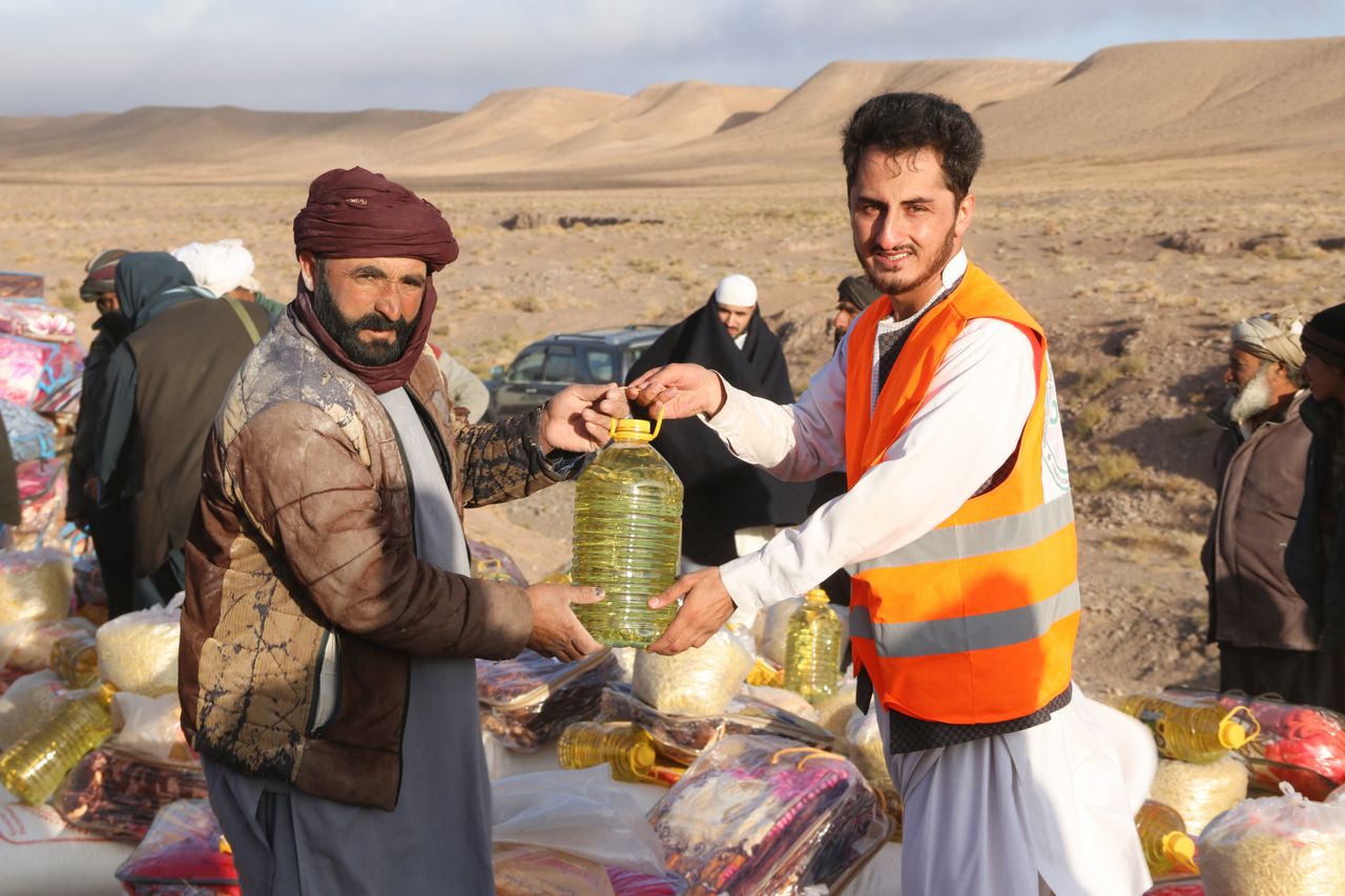 heros-img Community members receive supplies during a humanitarian aid distribution in a desert village.